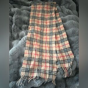 Burberry 100% Lambswool Scarf